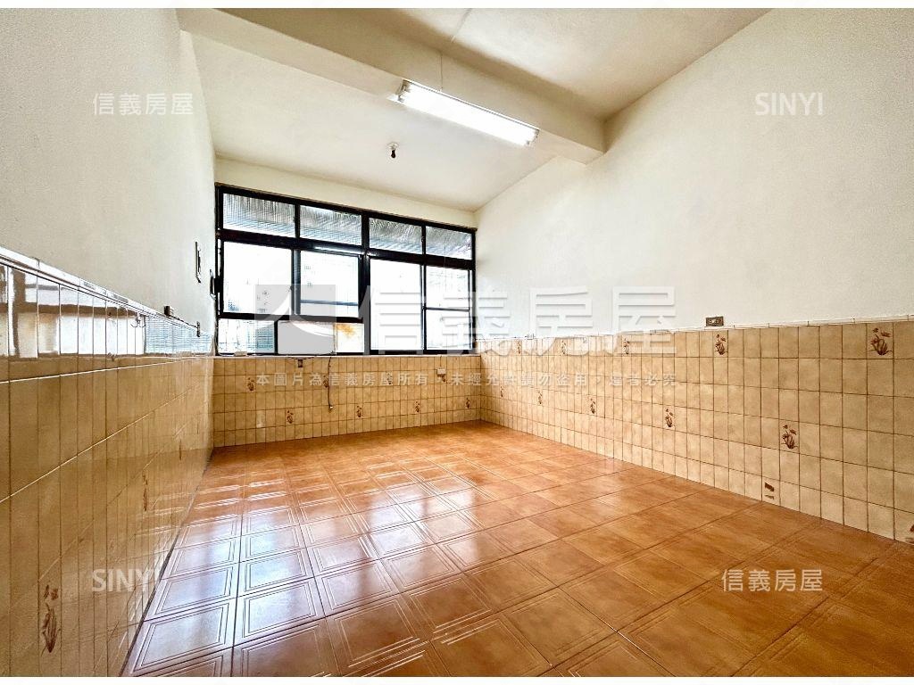 近ＳＫＭ騎樓美透天房屋室內格局與周邊環境