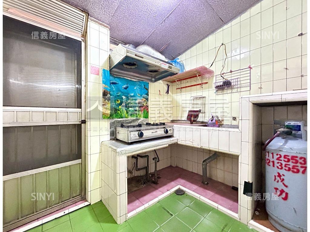 近ＳＫＭ騎樓美透天房屋室內格局與周邊環境
