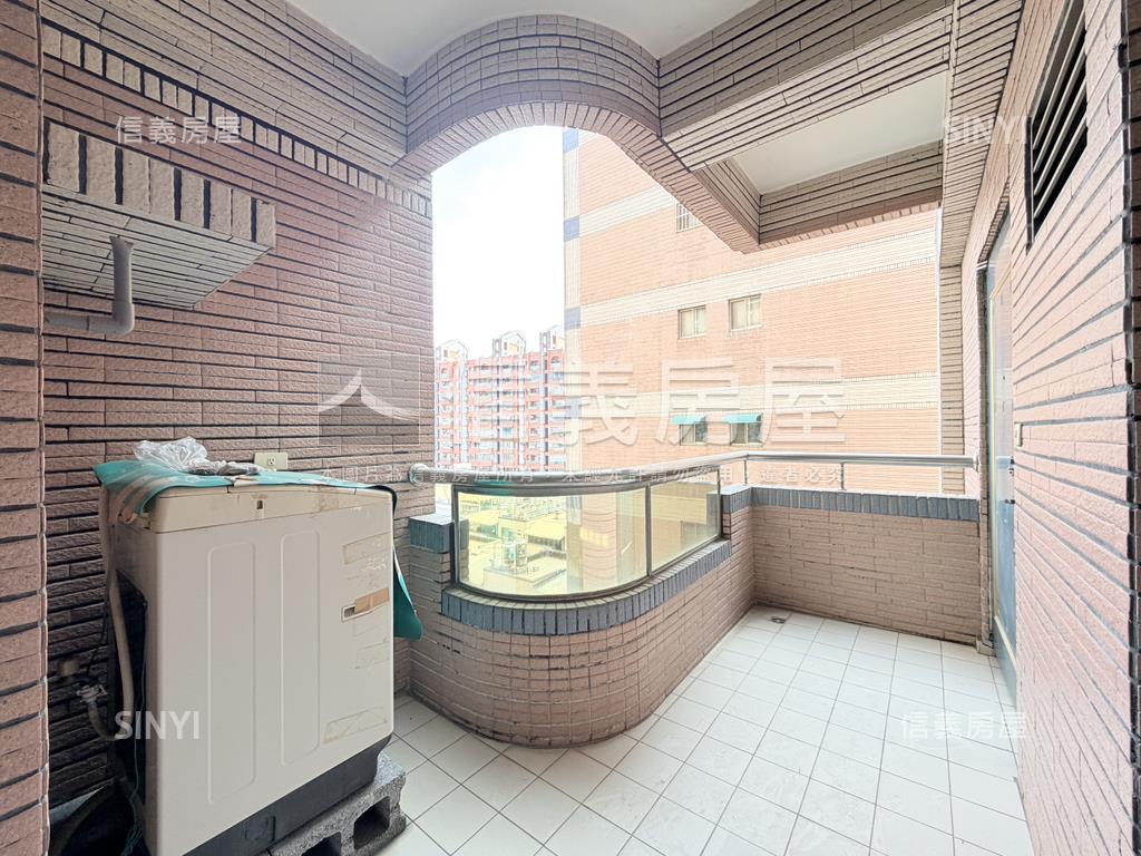 都會公園站方正四房車位房屋室內格局與周邊環境