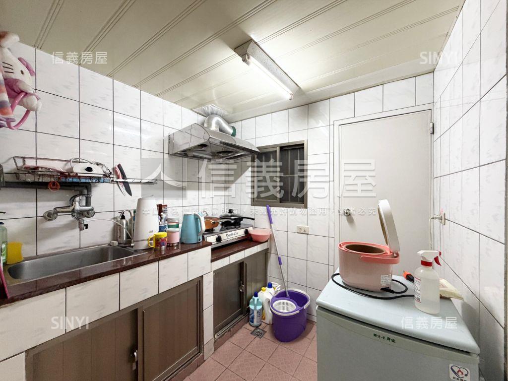 捷運稀有１樓房屋室內格局與周邊環境