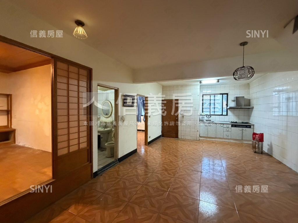 仁壽大空間★公寓頂加房屋室內格局與周邊環境