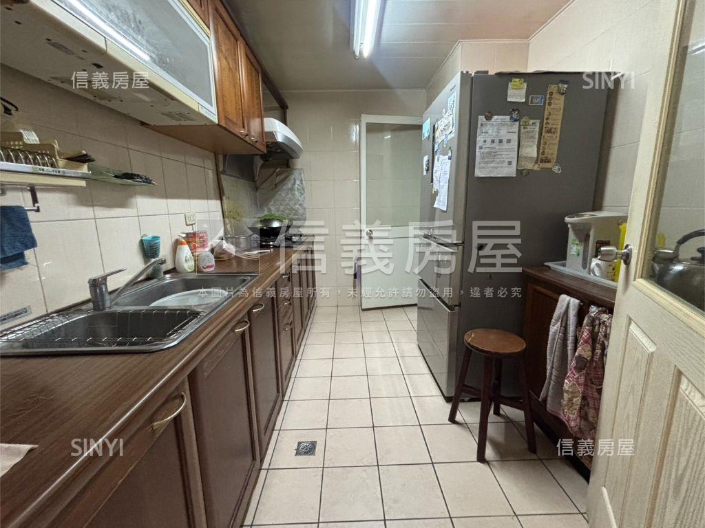 昌益臻品四房平車房屋室內格局與周邊環境