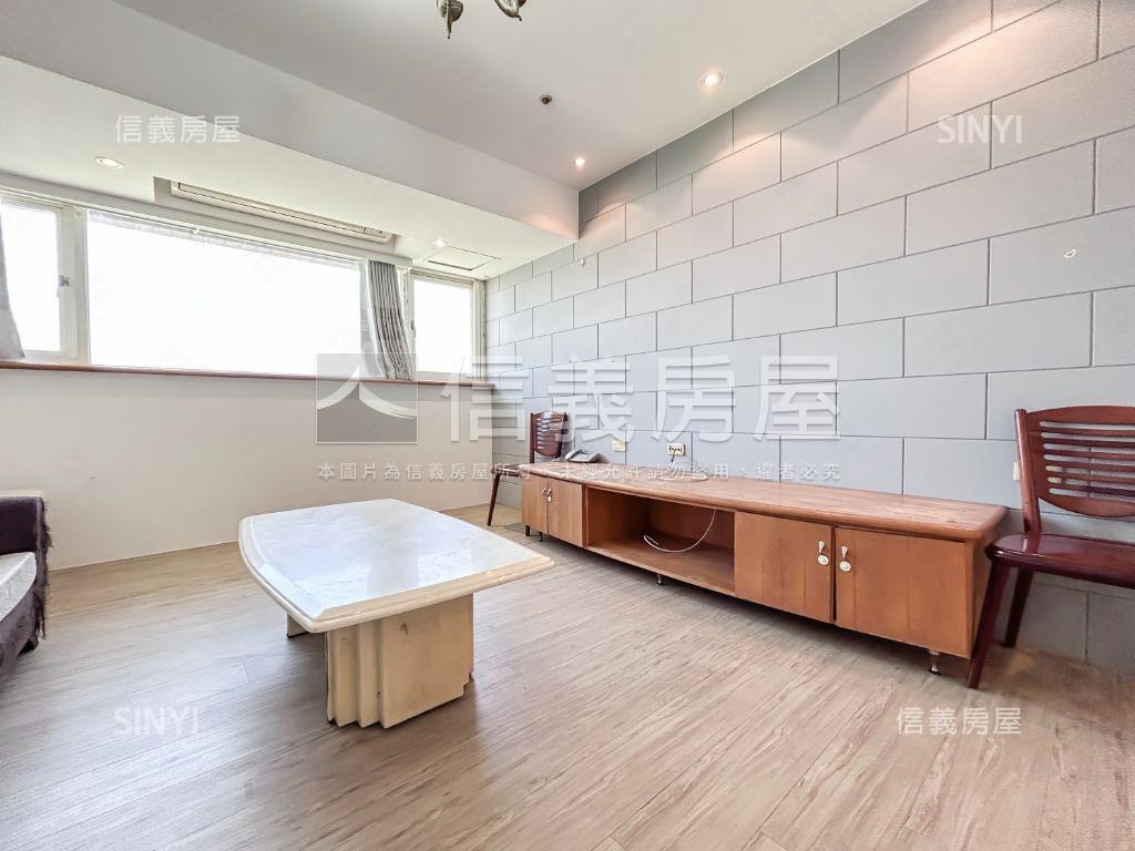 台北水都。河景三房房屋室內格局與周邊環境