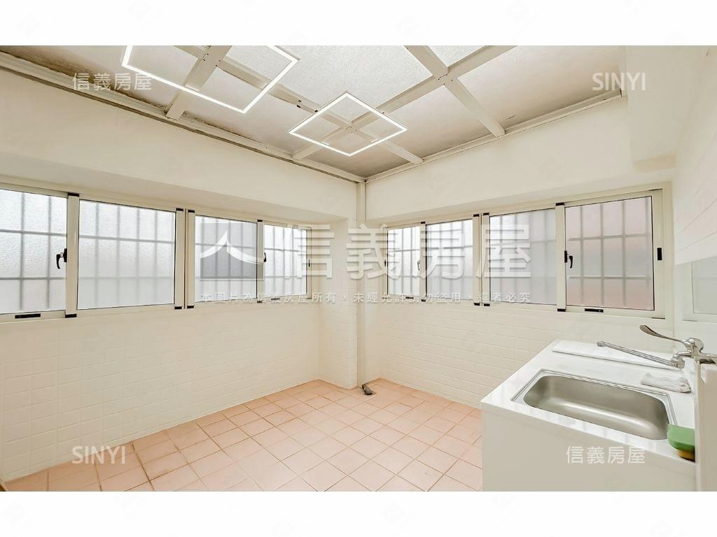 逢甲商圈樓中樓４房雙車位房屋室內格局與周邊環境