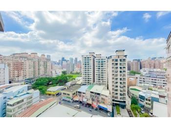 逢甲商圈３＋１房雙車位