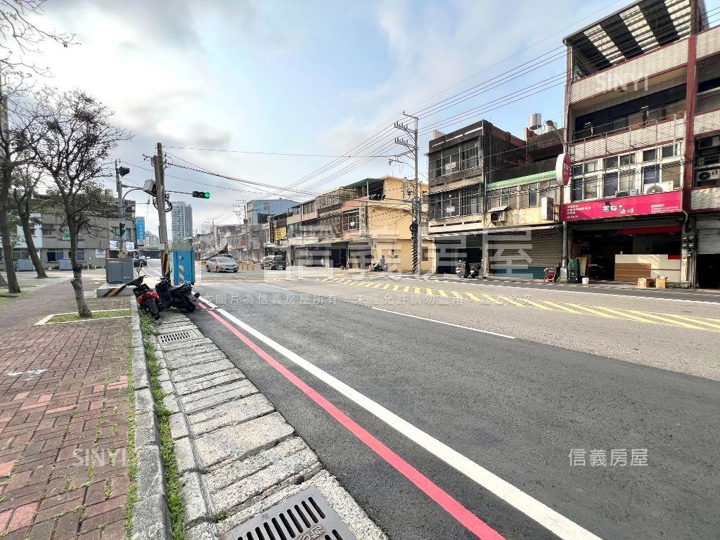 近ＡＩ大面寬挑高黃金店面房屋室內格局與周邊環境