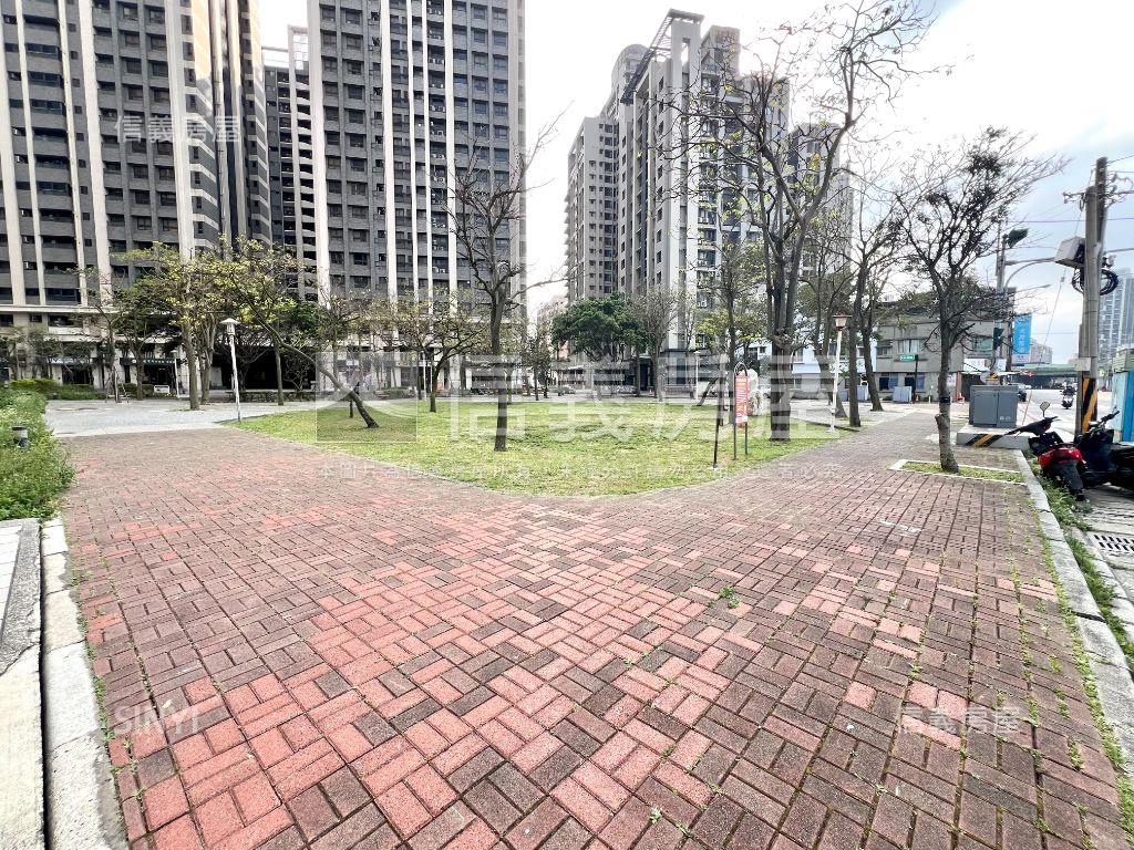 近ＡＩ大面寬挑高黃金店面房屋室內格局與周邊環境