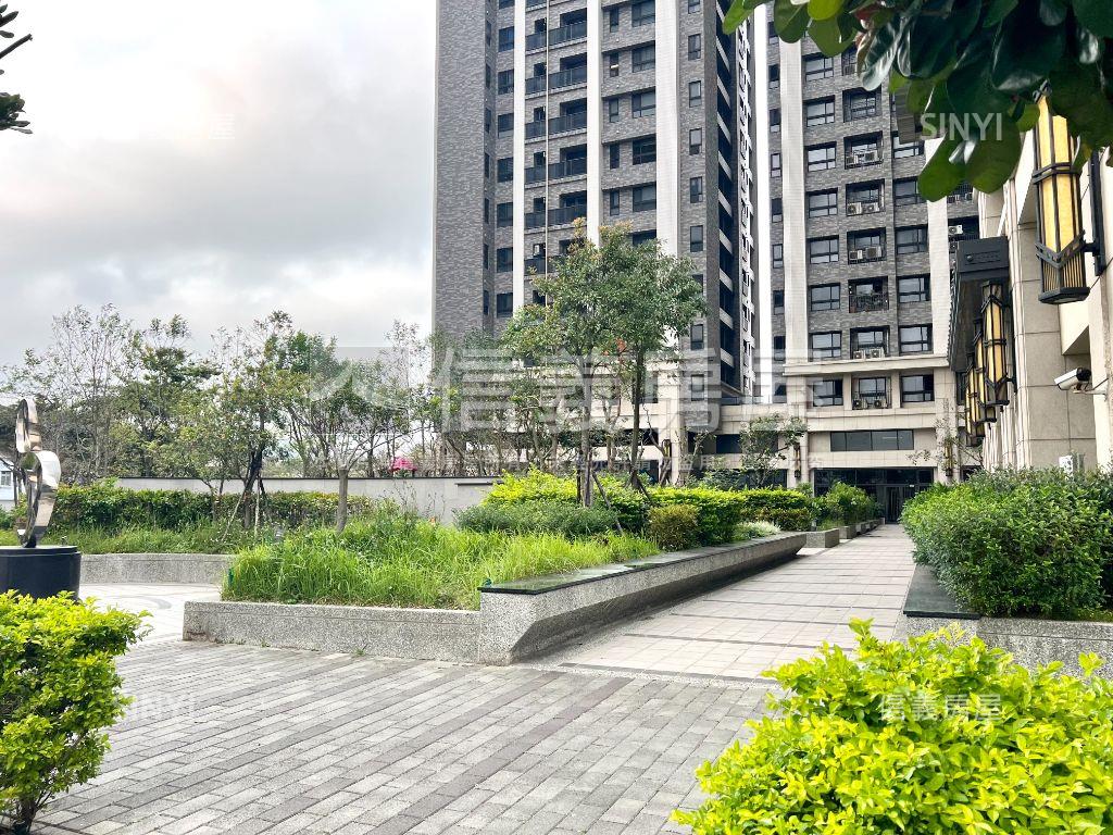 近ＡＩ大面寬挑高黃金店面房屋室內格局與周邊環境