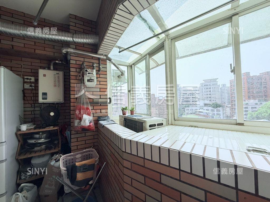 捷運邊間綠景兩房房屋室內格局與周邊環境
