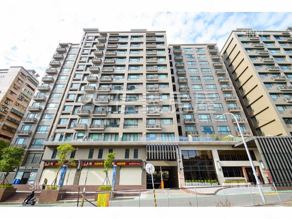 專任竹城上越３房車位房屋室內格局與周邊環境