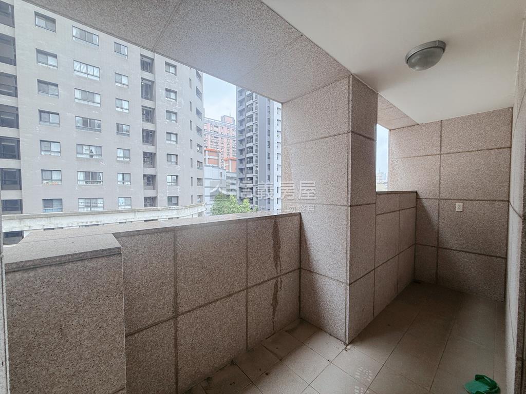 復興路彰銀旁震後透天房屋室內格局與周邊環境