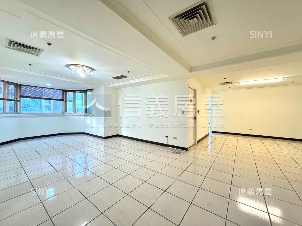 維多利亞四房雙平車房屋室內格局與周邊環境