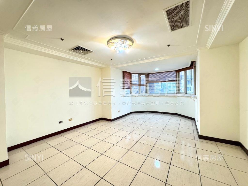 維多利亞四房雙平車房屋室內格局與周邊環境