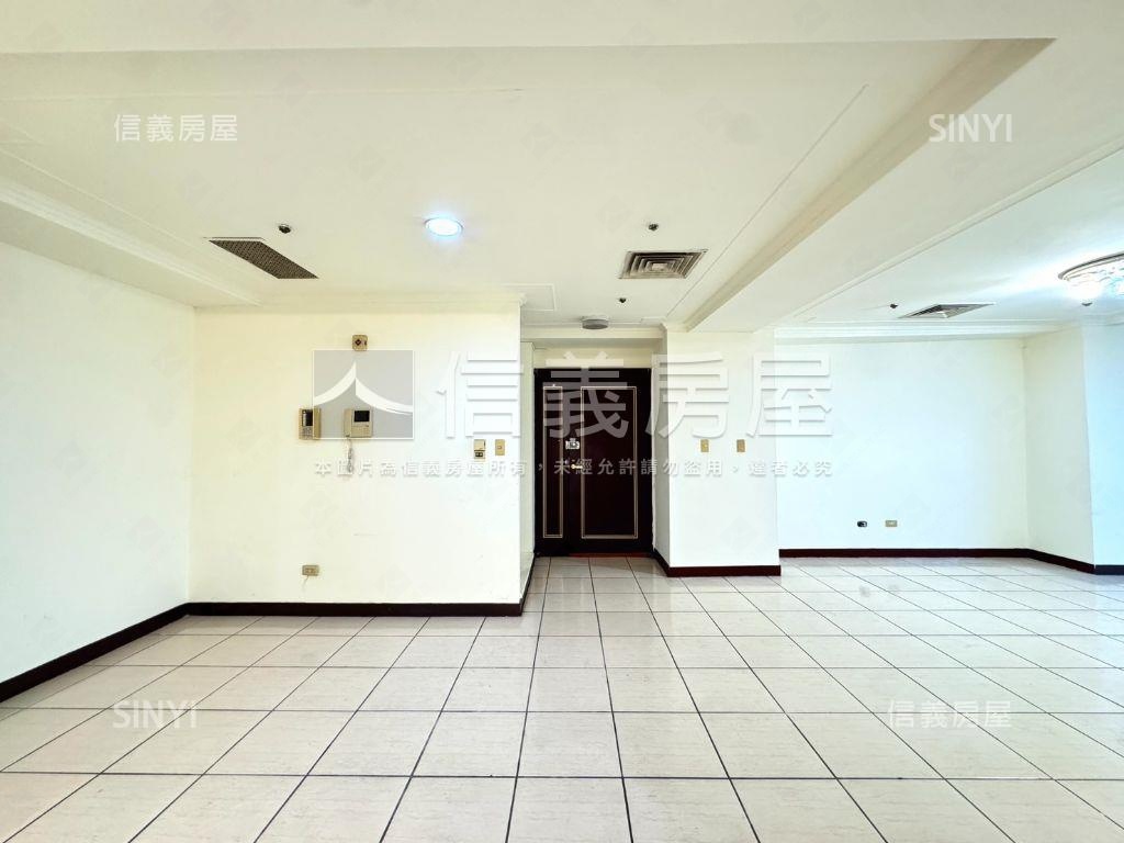 維多利亞四房雙平車房屋室內格局與周邊環境