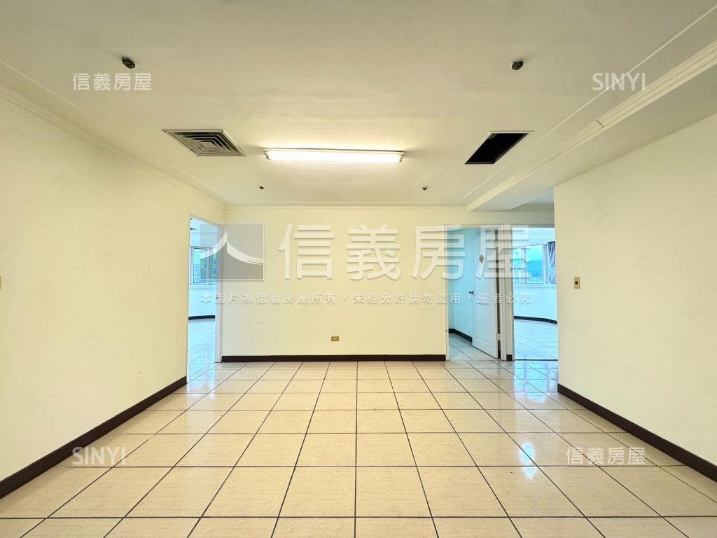 維多利亞四房雙平車房屋室內格局與周邊環境