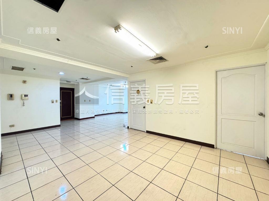 維多利亞四房雙平車房屋室內格局與周邊環境