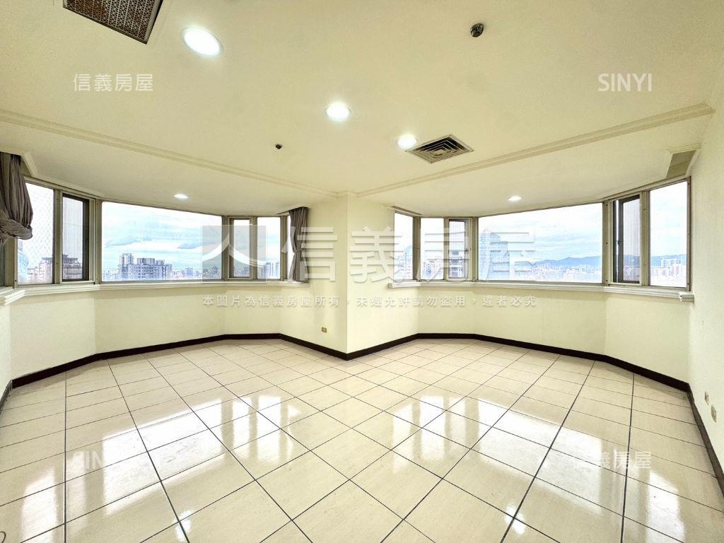 維多利亞四房雙平車房屋室內格局與周邊環境