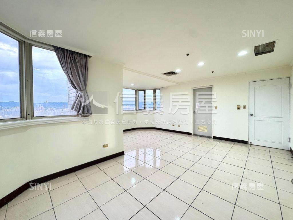 維多利亞四房雙平車房屋室內格局與周邊環境