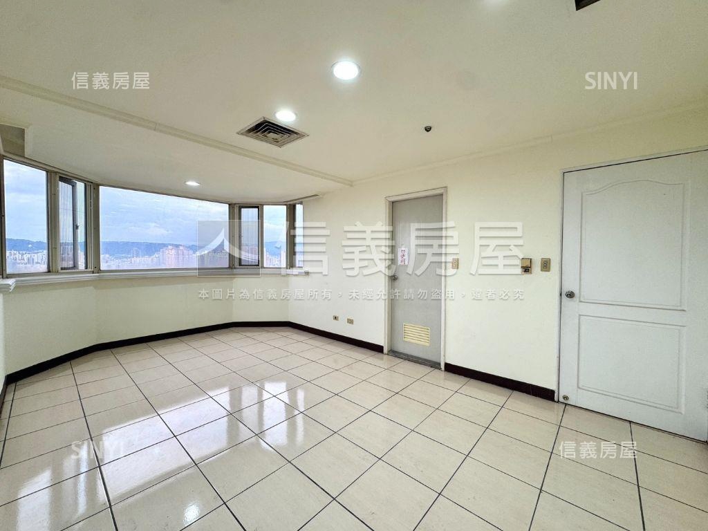 維多利亞四房雙平車房屋室內格局與周邊環境