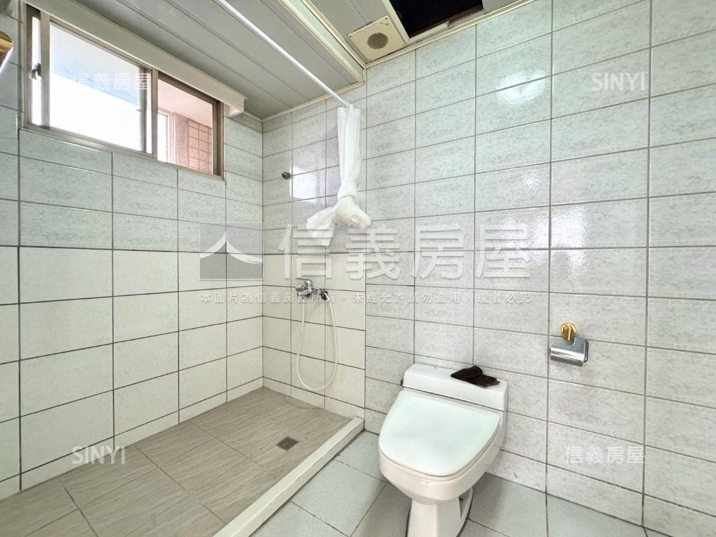 維多利亞四房雙平車房屋室內格局與周邊環境