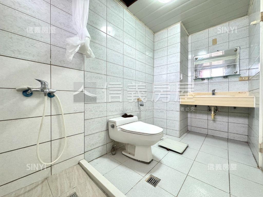 維多利亞四房雙平車房屋室內格局與周邊環境