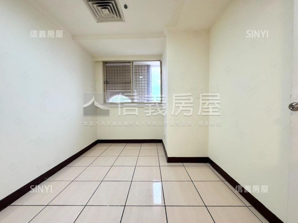 維多利亞四房雙平車房屋室內格局與周邊環境