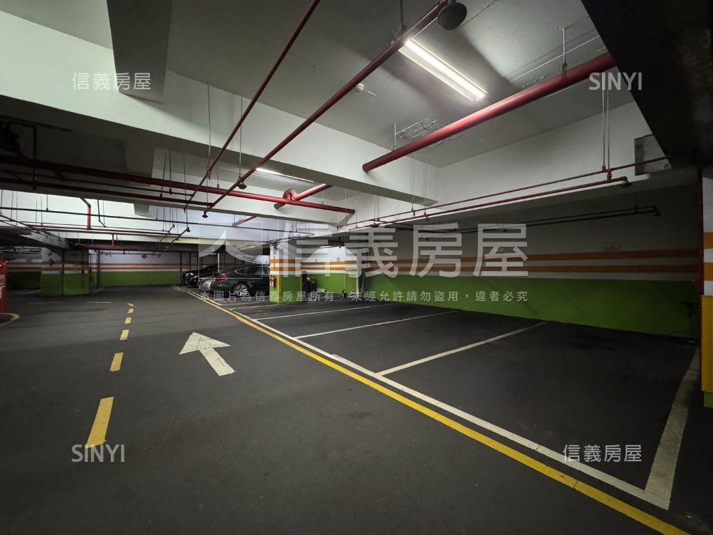 維多利亞四房雙平車房屋室內格局與周邊環境