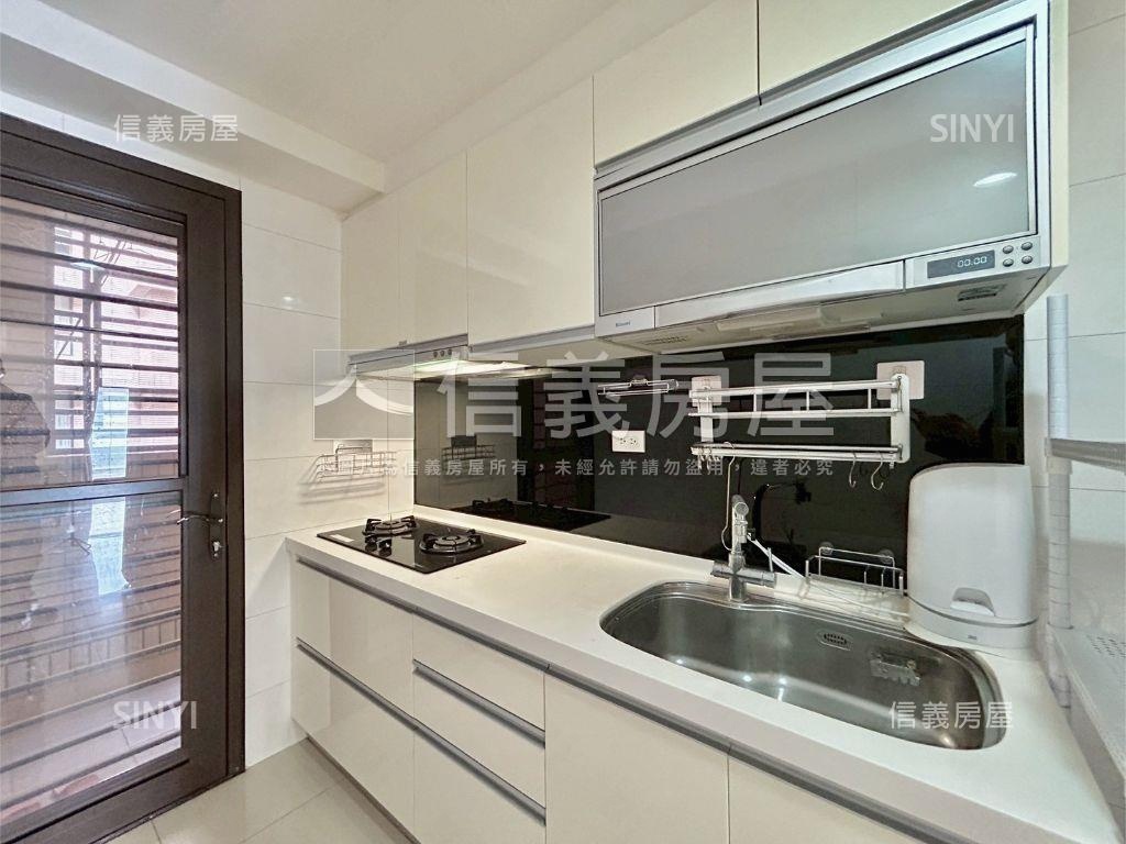 時尚鉑晶三房平車房屋室內格局與周邊環境