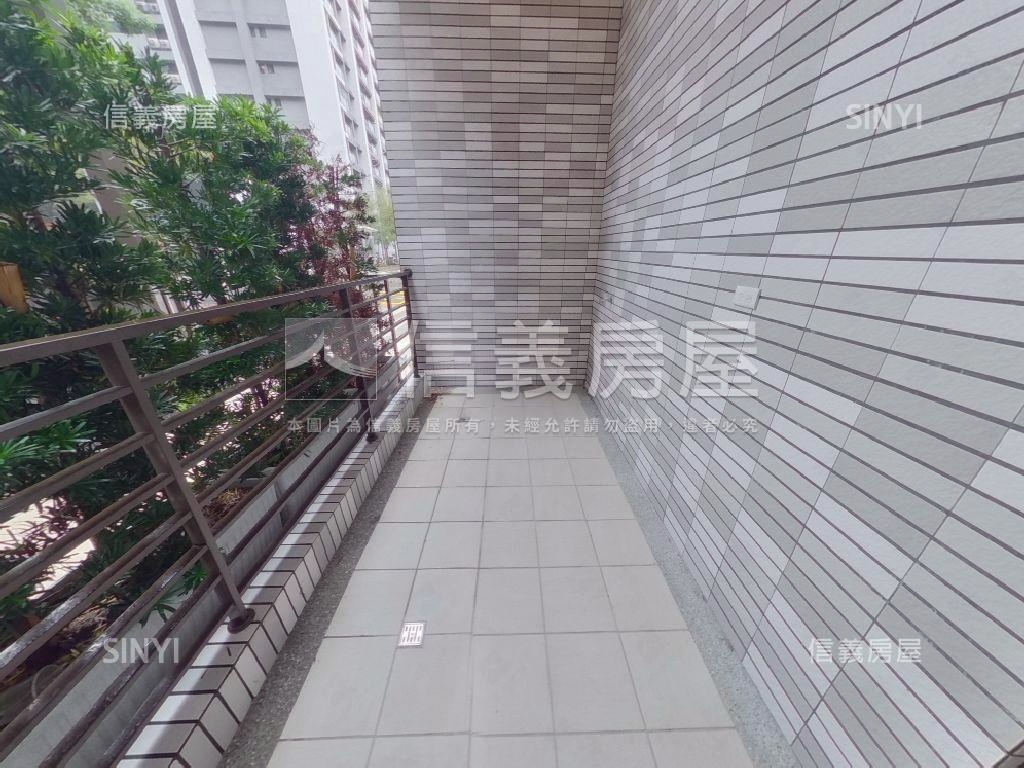 邊間面寬金店面有車位房屋室內格局與周邊環境