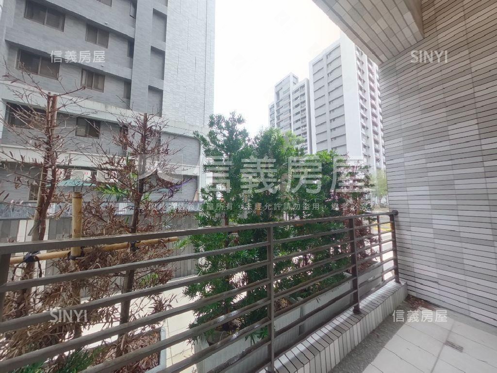 邊間面寬金店面有車位房屋室內格局與周邊環境