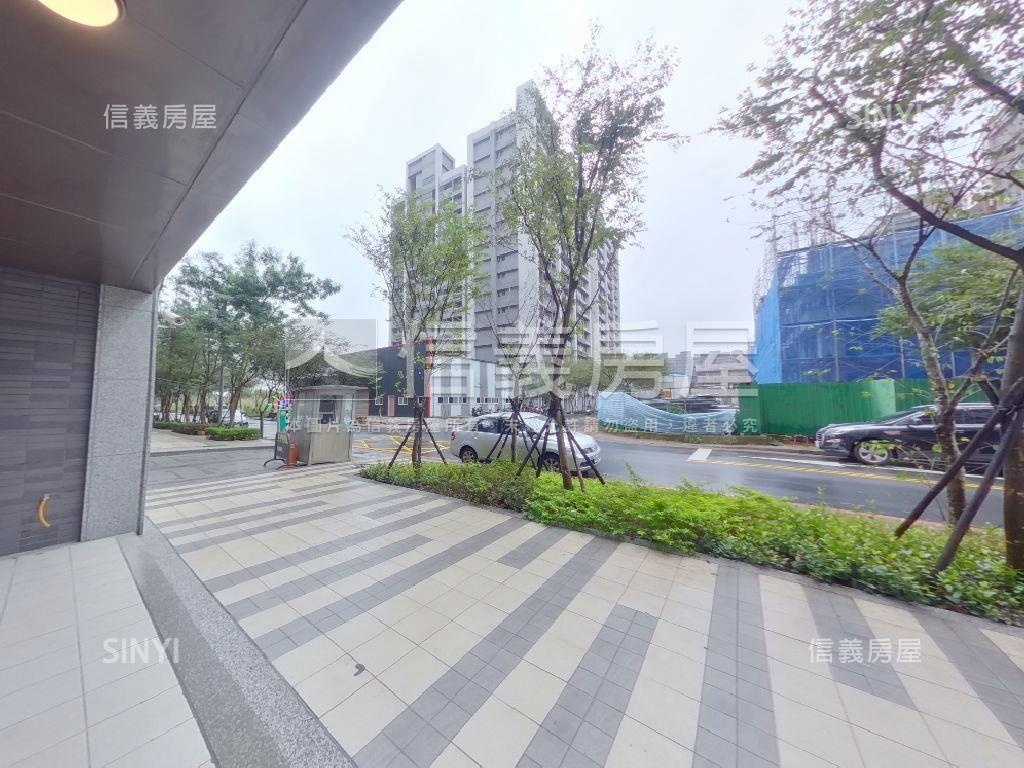 邊間面寬金店面有車位房屋室內格局與周邊環境