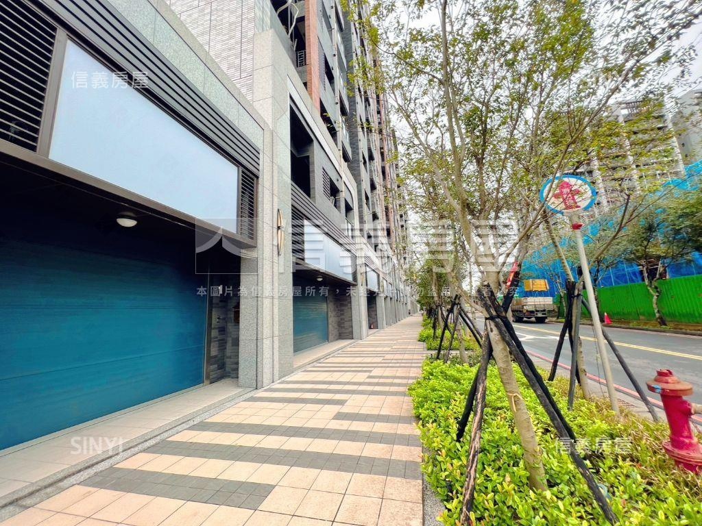 邊間面寬金店面有車位房屋室內格局與周邊環境