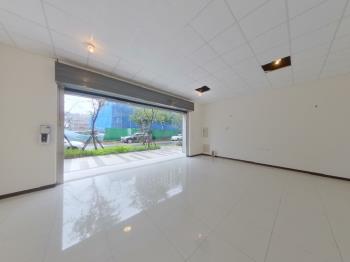 邊間面寬金店面有車位