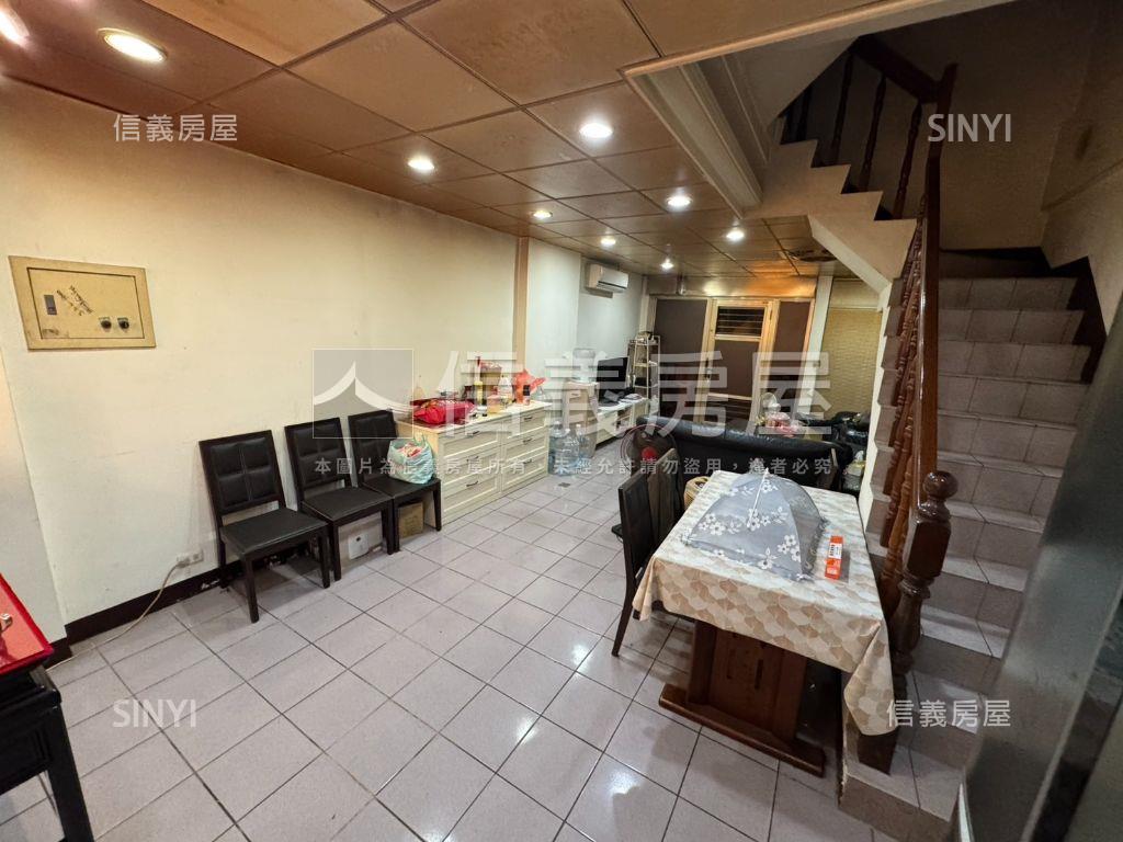 專任☆南勢京華花園美透天房屋室內格局與周邊環境