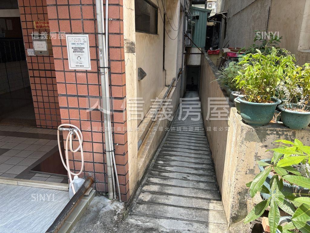 近逢甲大學柏克萊陽台套房房屋室內格局與周邊環境