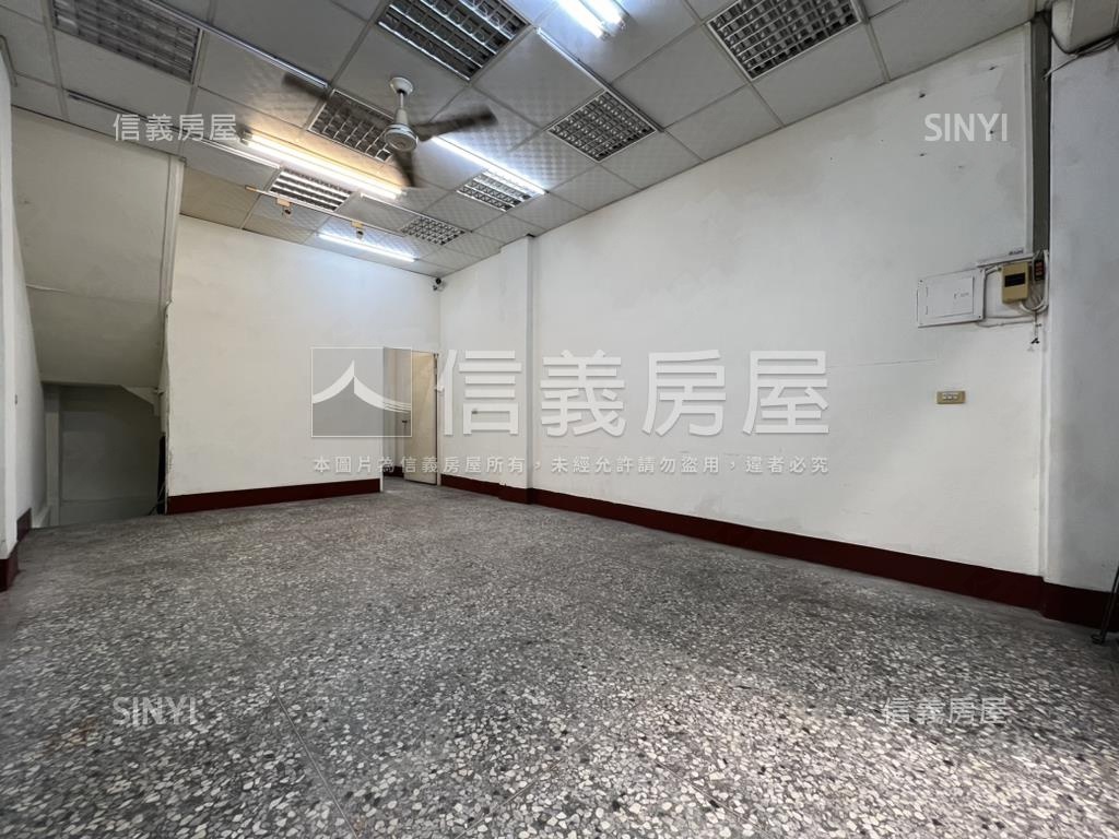 正五權西路熱鬧臨路透店房屋室內格局與周邊環境