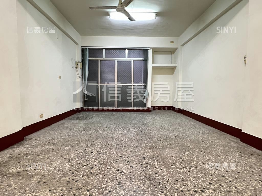 正五權西路熱鬧臨路透店房屋室內格局與周邊環境