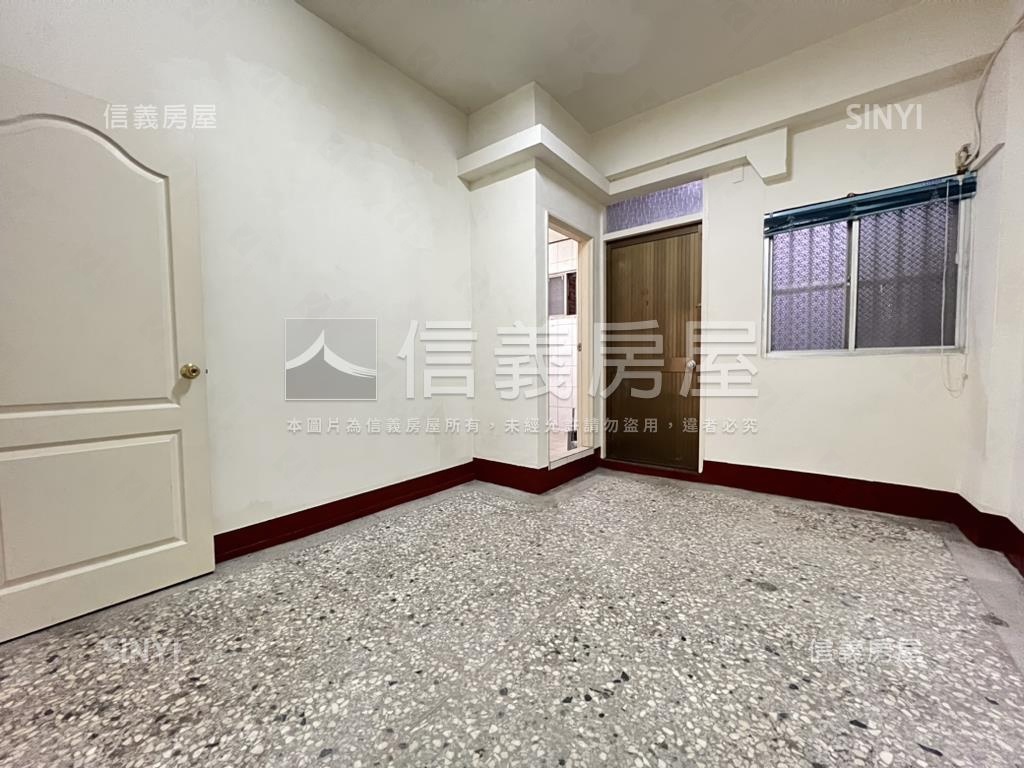 正五權西路熱鬧臨路透店房屋室內格局與周邊環境