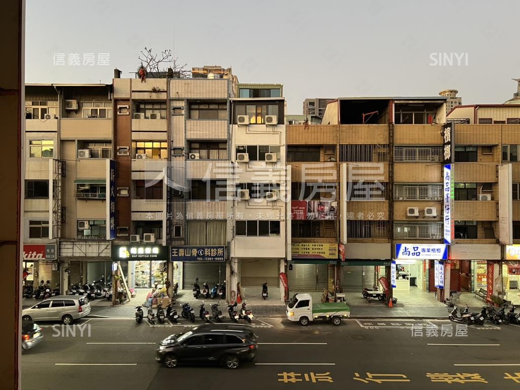 正五權西路熱鬧臨路透店房屋室內格局與周邊環境