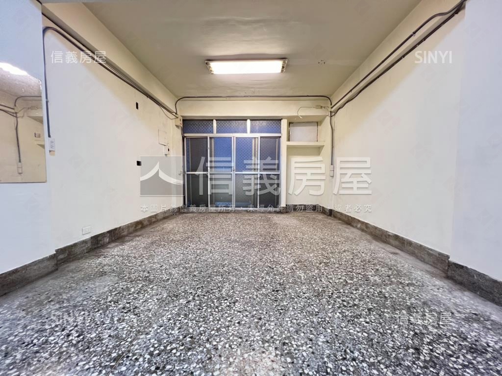 正五權西路熱鬧臨路透店房屋室內格局與周邊環境