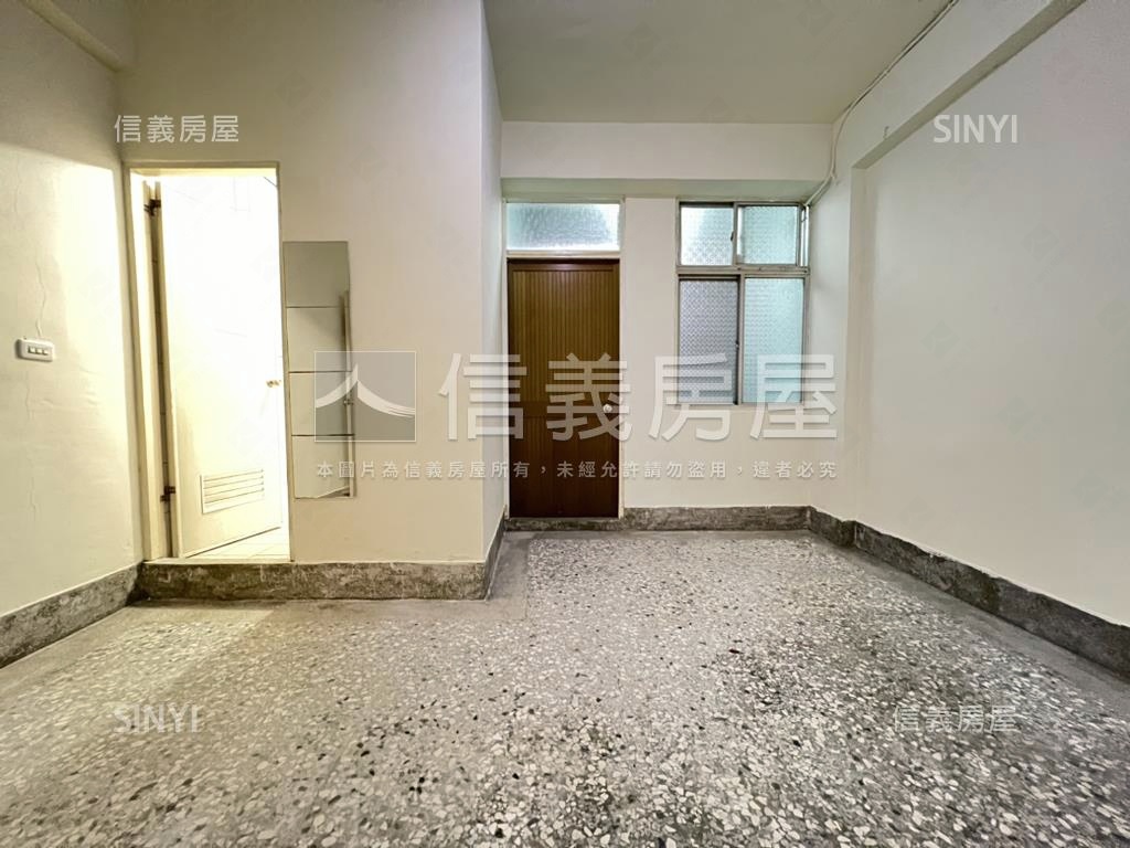 正五權西路熱鬧臨路透店房屋室內格局與周邊環境