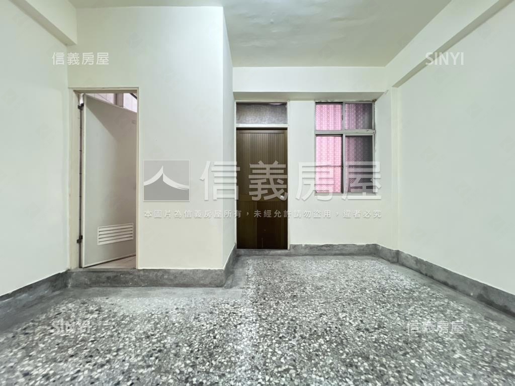 正五權西路熱鬧臨路透店房屋室內格局與周邊環境