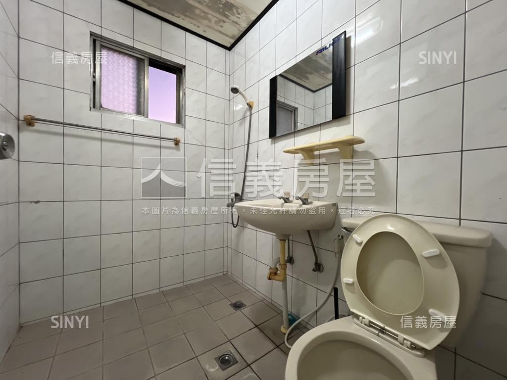 正五權西路熱鬧臨路透店房屋室內格局與周邊環境