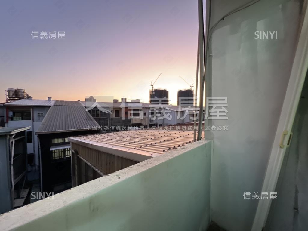 正五權西路熱鬧臨路透店房屋室內格局與周邊環境