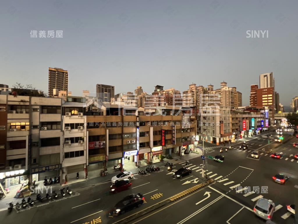 正五權西路熱鬧臨路透店房屋室內格局與周邊環境