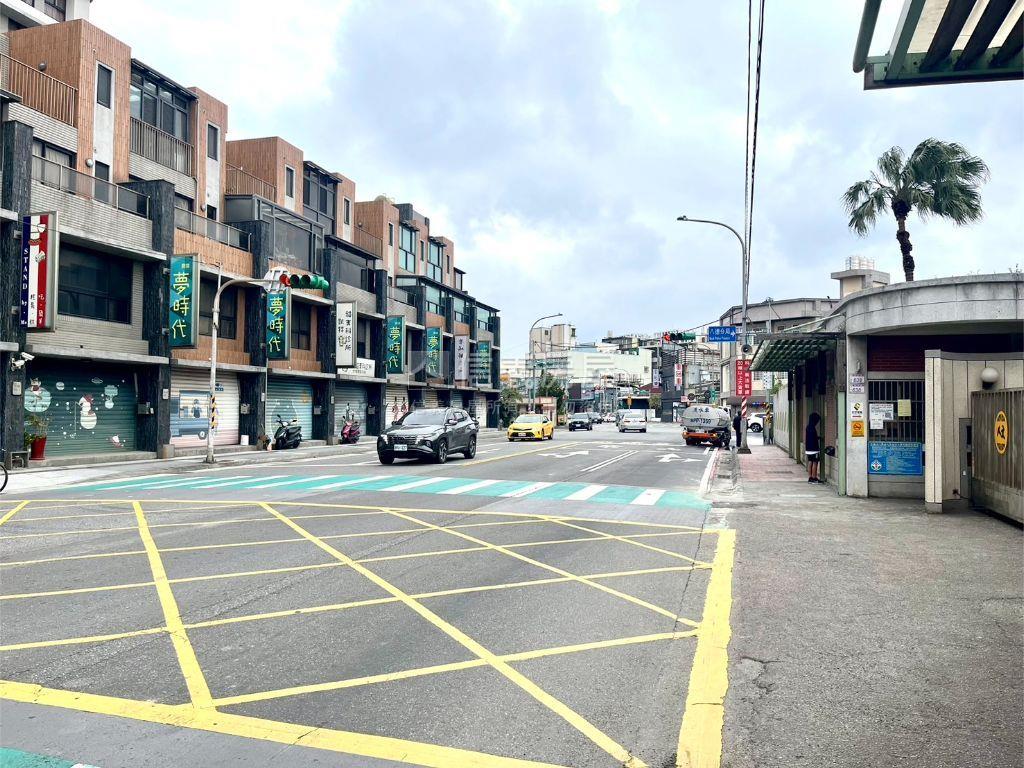 近交流道和平路透天房屋室內格局與周邊環境