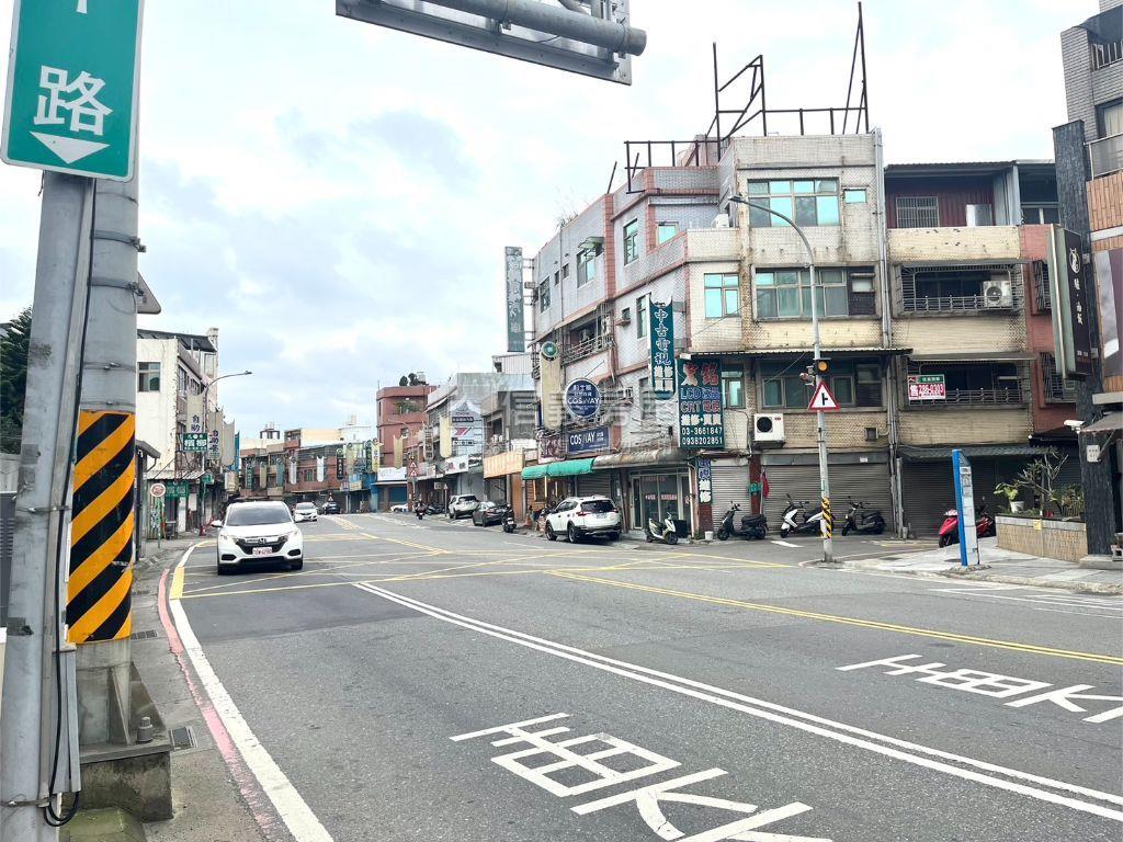 近交流道和平路透天房屋室內格局與周邊環境