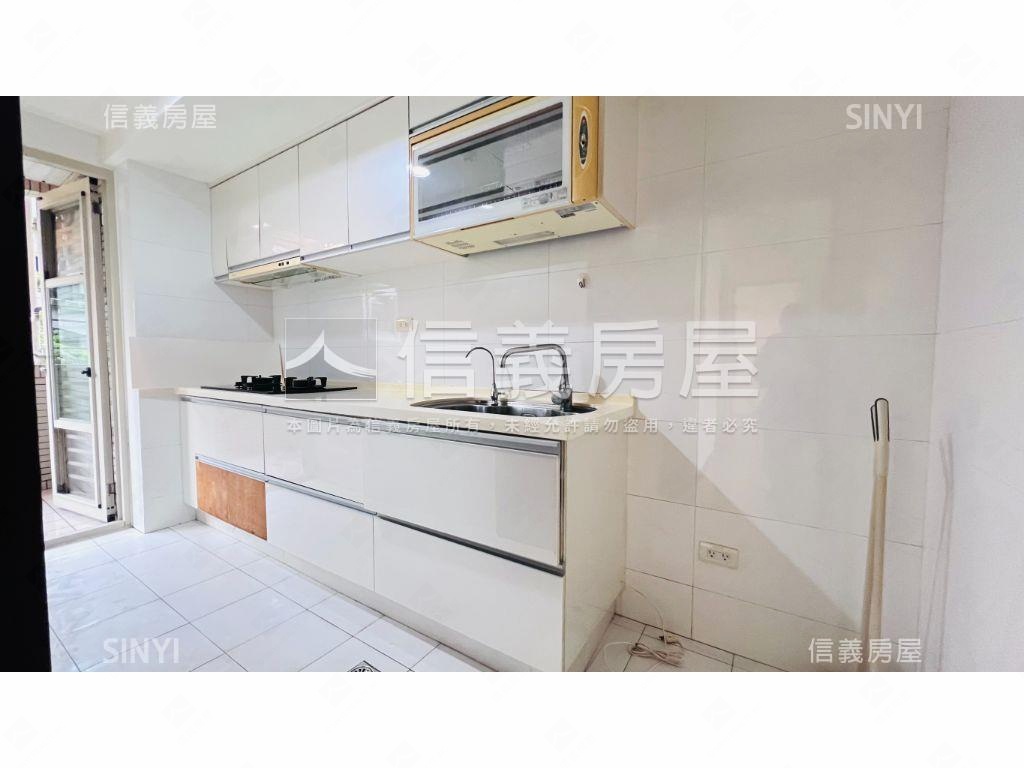 新店台北人三房房屋室內格局與周邊環境