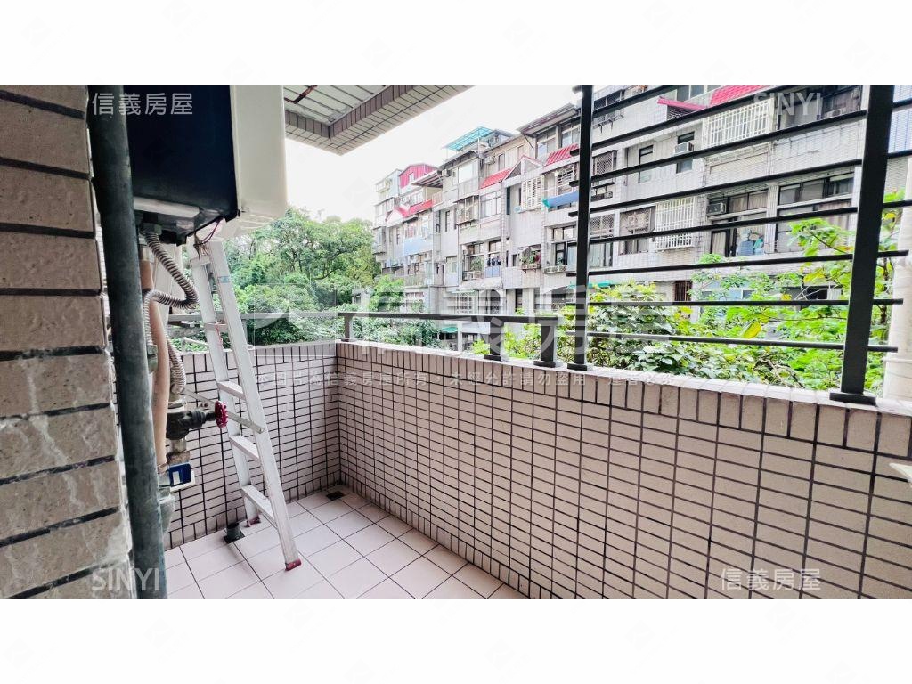 新店台北人三房房屋室內格局與周邊環境