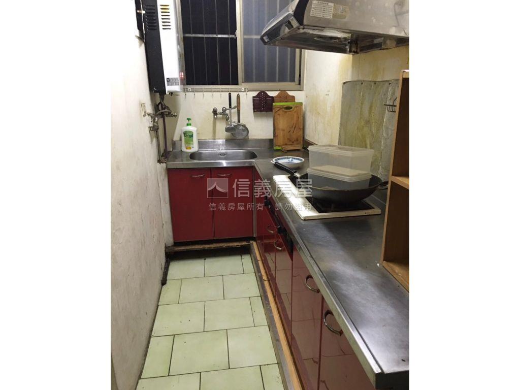 貴族大樓套房房屋室內格局與周邊環境